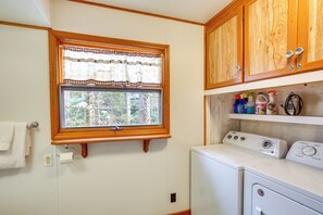 House (2 Bedrooms) | Interior - Dog-friendly Newland Cabin w/ Deck + Lake Access! (Newland)
