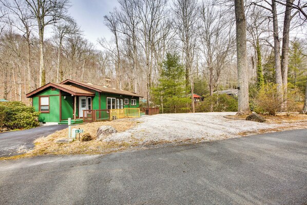 House (2 Bedrooms) | Interior - Dog-friendly Newland Cabin w/ Deck + Lake Access! (Newland)