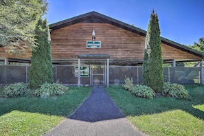 Interior - Dog-friendly Newland Cabin w/ Deck + Lake Access! (Newland)