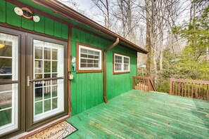 House (2 Bedrooms) | Interior - Dog-friendly Newland Cabin w/ Deck + Lake Access! (Newland)