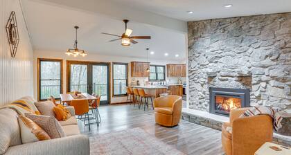 'the Duck Farm' Sugar Tree Hideaway w/ Yard!