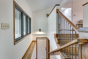 Interior - 'the Duck Farm' Sugar Tree Hideaway w/ Yard! (Sugar Tree)