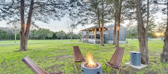 Near Majek Vineyard: Private Schulenburg Cabin