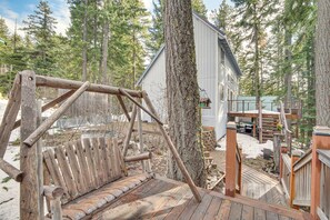 Interior - Washington Mountain Cabin: 1 Mi to Lake Cle Elum (Cle Elum)