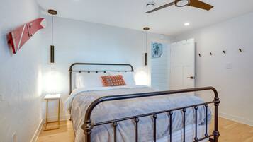 House (2 Bedrooms) | 2 bedrooms, laptop workspace, bed sheets