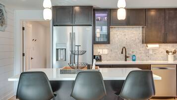 House (2 Bedrooms) | Private kitchen | Microwave, oven, stovetop, dishwasher