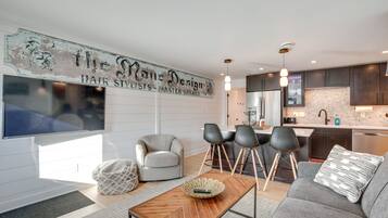 House (2 Bedrooms) | Living area | TV