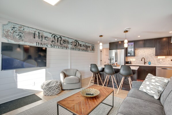 House (2 Bedrooms) | Living area - Downtown Minocqua Retreat: Walk to Minocqua Lake! (Minocqua)