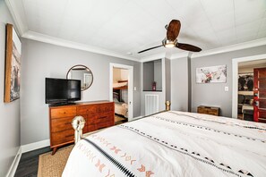 Cottage (2 Bedrooms) | Interior - Peaceful Cottage w/ Yard: 2 Mi to Kentucky Lake! (Stewart)