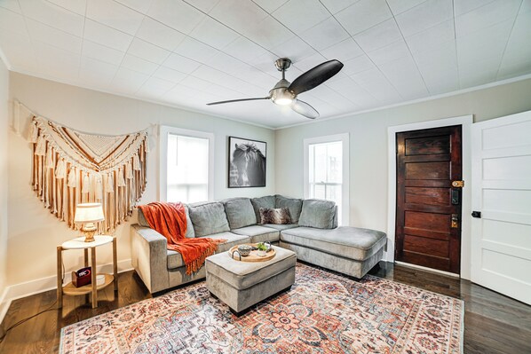 Cottage (2 Bedrooms) | Interior - Peaceful Cottage w/ Yard: 2 Mi to Kentucky Lake! (Stewart)