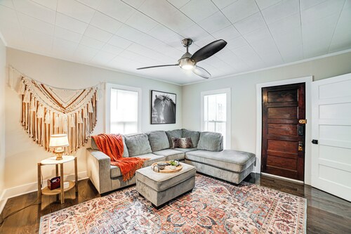 Peaceful Cottage w/ Yard: 2 Mi to Kentucky Lake!