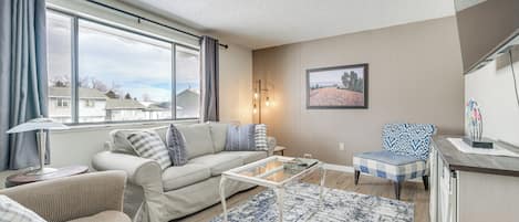 House (4 Bedrooms) | Front of property