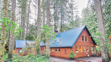 House (6 Bedrooms) | Interior