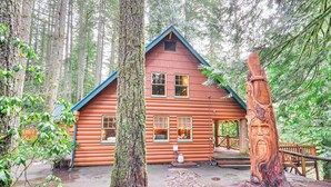 Interior - Forested 'minikahda Lodge' w/ Hot Tub Near Mt Hood (Rhododendron)