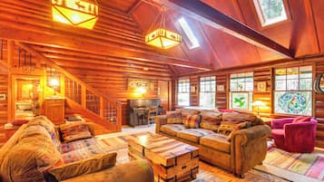 House (6 Bedrooms) | Interior