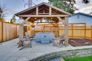 Interior - Modern Kirkland Home w/ Sauna & Outdoor Fireplace (Kirkland)