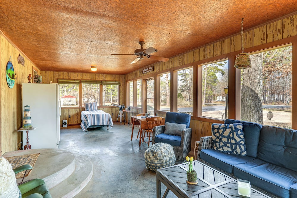 Pet-friendly Higden Getaway < 1 Mi to Marina! - Van Buren County, AR