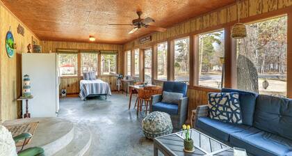 Pet-friendly Higden Getaway < 1 Mi to Marina!