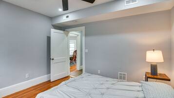 2 bedrooms, iron/ironing board, bed sheets