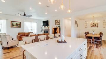 House (4 Bedrooms) | Interior