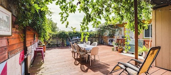 Pet-friendly Apartment: 1 Mi to Lake Merritt!