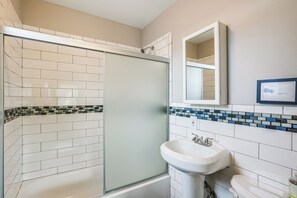Apartment (4 Bedrooms) | Interior - Pet-friendly Apartment: 1 Mi to Lake Merritt! (Oakland)