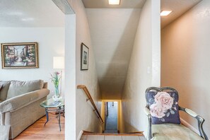 Apartment (4 Bedrooms) | Interior - Pet-friendly Apartment: 1 Mi to Lake Merritt! (Oakland)