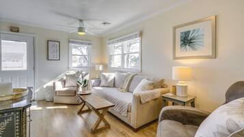 Apartment (2 Bedrooms) | Front of property