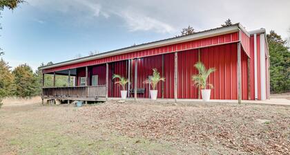 Pet-friendly Dover Cottage w/ Deck + Mtn Views!