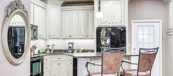 Pet-friendly Dover Cottage w/ Deck + Mtn Views!