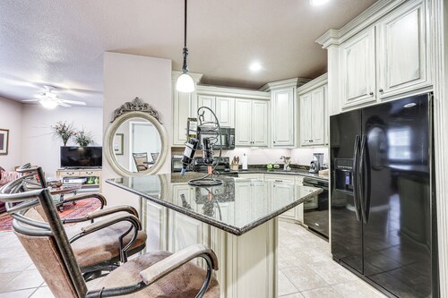 Pet-friendly Dover Cottage w/ Deck + Mtn Views!