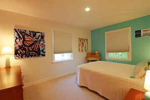 3 bedrooms, internet, bed sheets