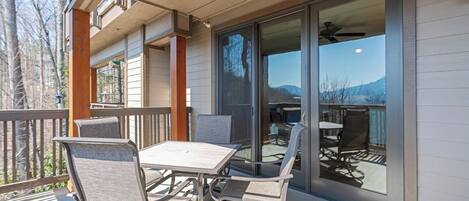 تناول الطعام بالخارج