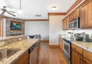 Geschirrspüler, Wasserkocher mit Kaffee-/Teezubehör