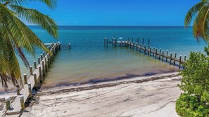 On the beach, sun loungers, beach towels - Ocean`s 11.3 Oceanfront & Beachfront, Dock, Pool, Kayaks, Pool Table 4 Bed 3 Bath (Marathon)