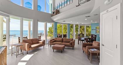 Ocean`s 11.3 Oceanfront & Beachfront, Dock, Pool, Kayaks, Pool Table 4 Bed 3 Bath