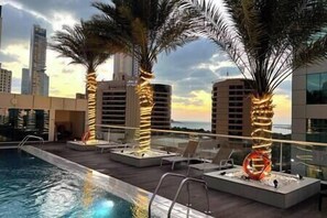 Pool - 1 BR Flat, Luxury amenities, Near JBR Beach & Club with FREE Parking in JBR (Dubai)