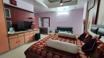 Superior Double Room | Soundproofing, bed sheets
