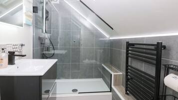 Cottage | Bathroom | Shower