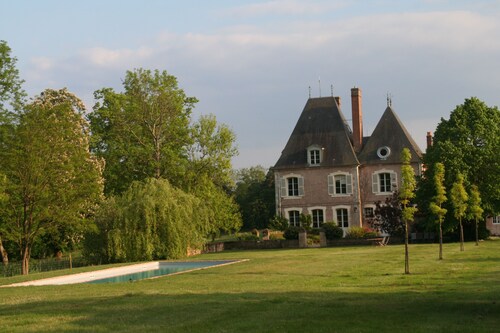 Enjoy a Louis XIII château with heated pool in Loire Valley at 1h30 from Paris.