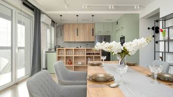 Apartment, 3 Bedrooms, 2 Bathrooms, River View | Living room