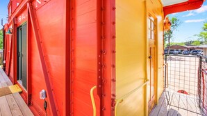 Property grounds - Chic Caboose in Wimberley Square (Wimberley)