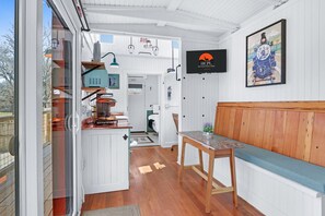 1 dormitorio, escritorio, wifi y ropa de cama