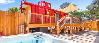 Chic Caboose in Wimberley Square