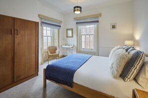 4 bedrooms, iron/ironing board, travel crib, bed sheets