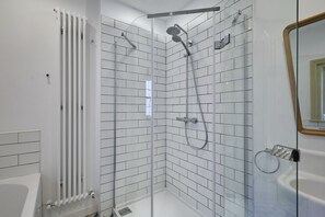 Shower, hair dryer, towels, soap - Host & Stay | Beachside Cottage (Sandsend)