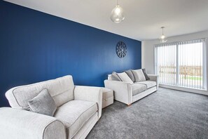 TV, offices - Host & Stay | Marsden Beach House (South Shields)