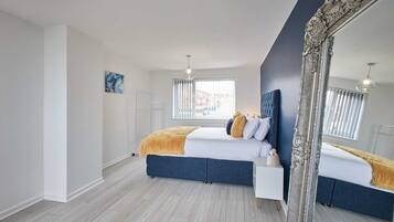 2 slaapkamers, een strijkplank/strijkijzer, gratis wifi, beddengoed