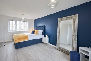 2 chambres, fer et planche à repasser, Wi-Fi gratuit, draps fournis