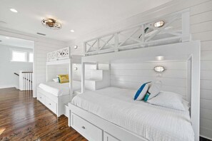 5 bedrooms, iron/ironing board, free WiFi, bed sheets